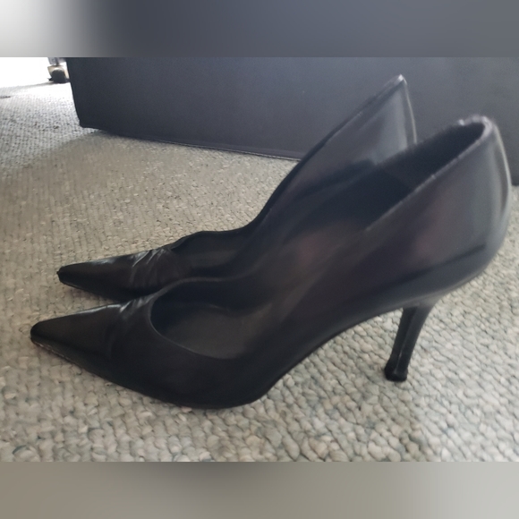 A pair of black Stuart Weitzman heels - Picture 2 of 5